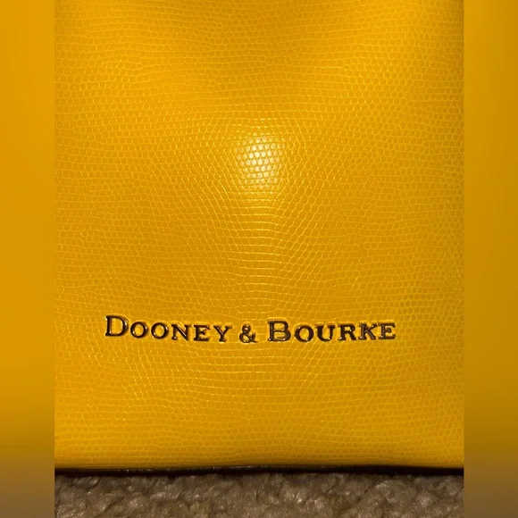 NWOT 💛 Dooney & Bourke Bucket Bag with DB Dustbag - Picture 7 of 10